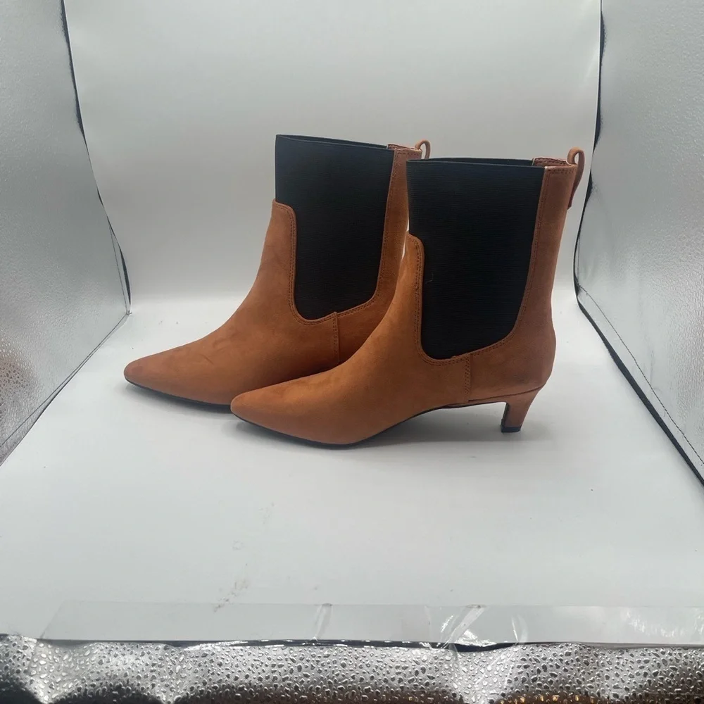 Coutgo women’s ankle boot, low kitten heel, brown suede size 8W